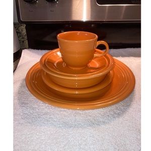 Fiesta 5-pc Dinnerware Set in Tangerine color